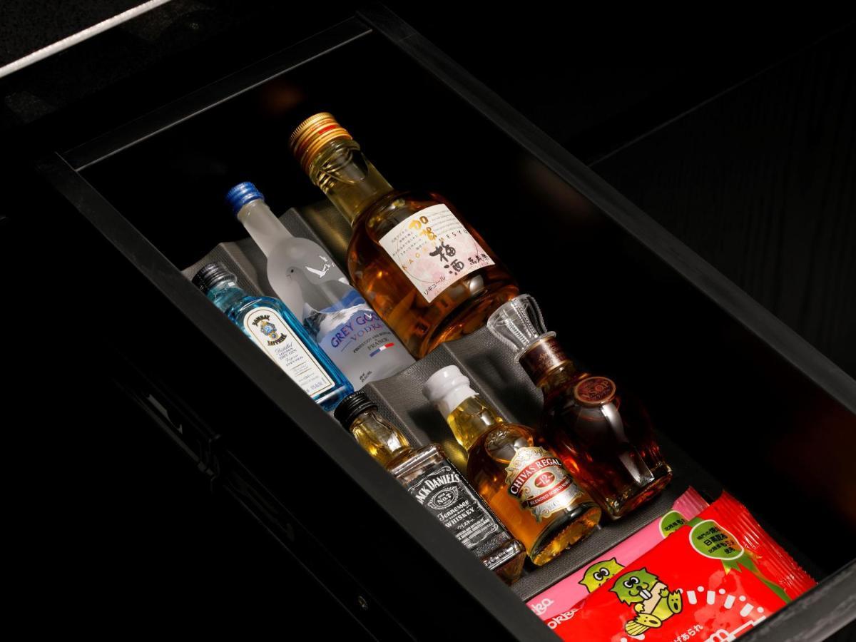 The Hotel Sanraku Kanazawa 21Th December 2022 Open Exterior foto A mini-bar in a hotel room