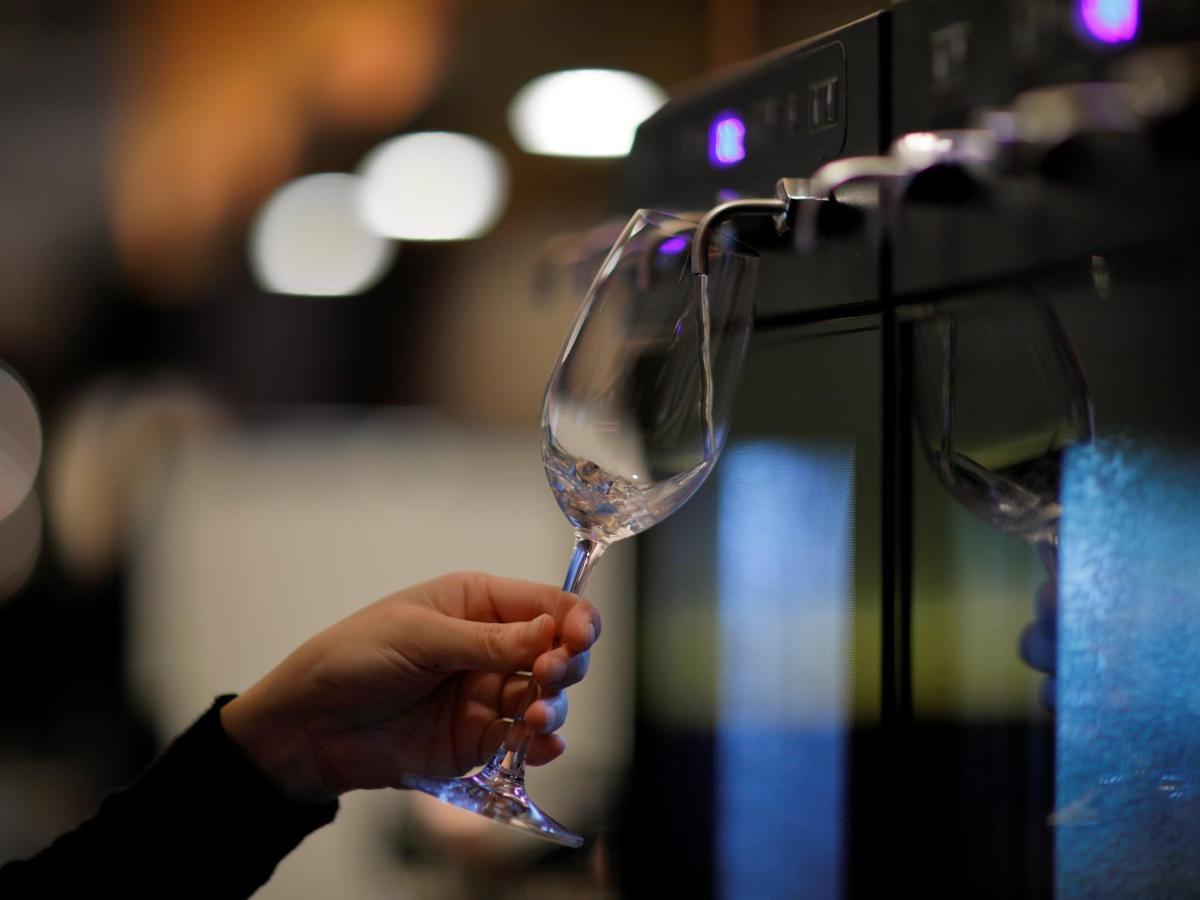 The Hotel Sanraku Kanazawa 21Th December 2022 Open Exterior foto A wine dispenser